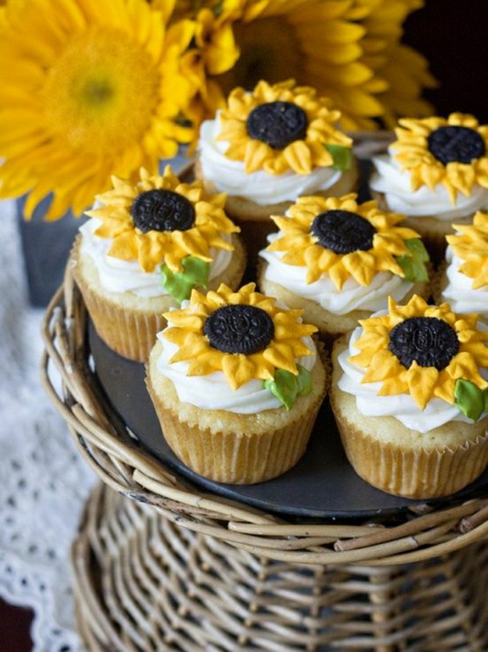 Sonnenblumen-Deko-kleine-Cupcakes-lecker-originell-süß