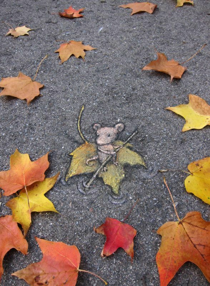 Straße-Graffiti-Herbst-Blätter-Maus-Ruder-segeln
