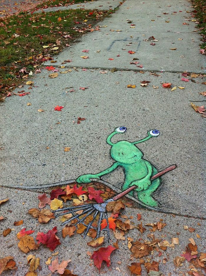 Straße-grünes-seltsames-Lebewesen-Blätter-Bürste-Herbst