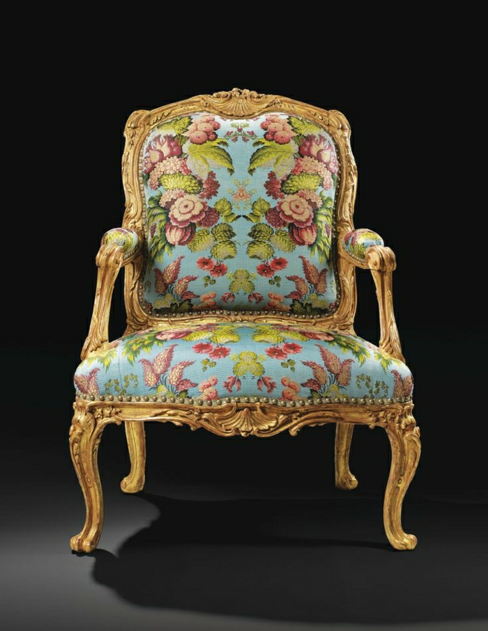 Textil-Sessel-goldener-Rahmen-Barock-Stil-Blumen