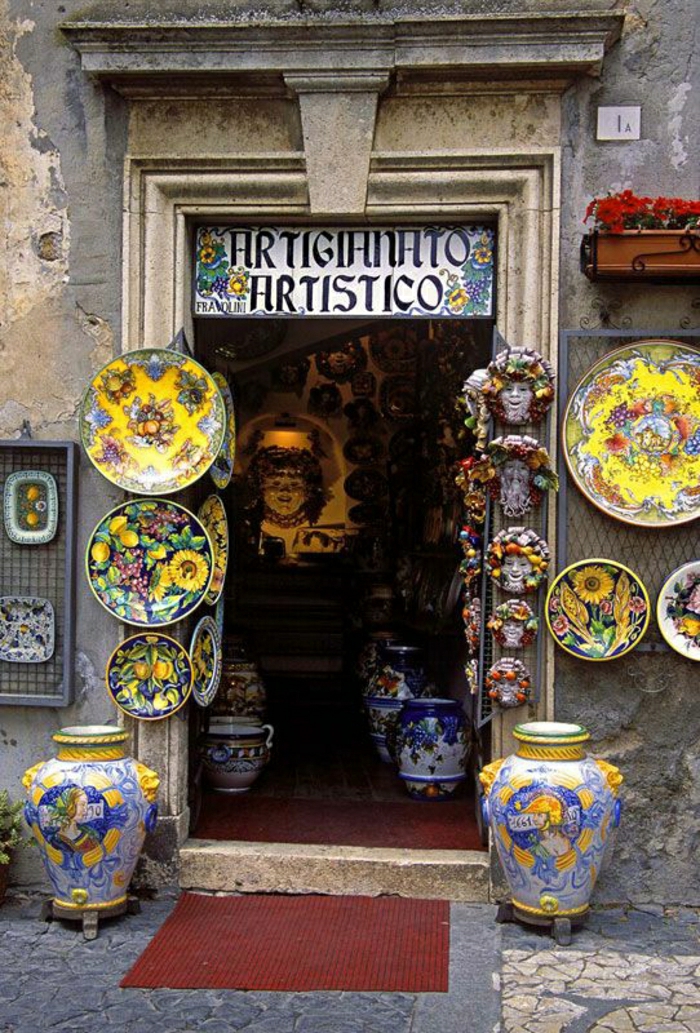 Toskana-Italien-Geschäft-italienische-Töpferei-Vasen-Keramikplatten-Geschirr