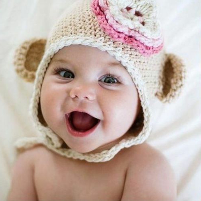 baby -kleidung-lächelndes-kind