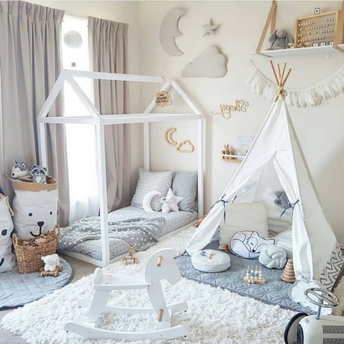 babyzimmer deko junge, bett häuschen, weißes tipi, weißer teppich, wanddekoration