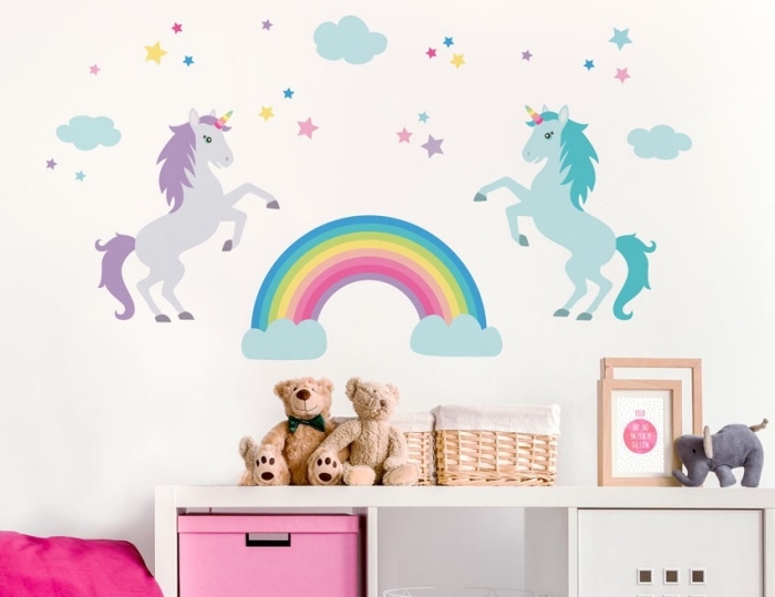 babyzimmer deko mädchen, große wanddeko, zwei einhörner und regenbogen, wandsticker