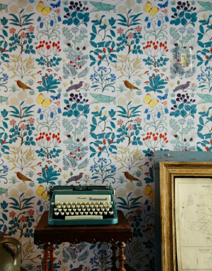 bunte-Wand-Tapete-Vögel-Motive-vintage-Schreibmaschine