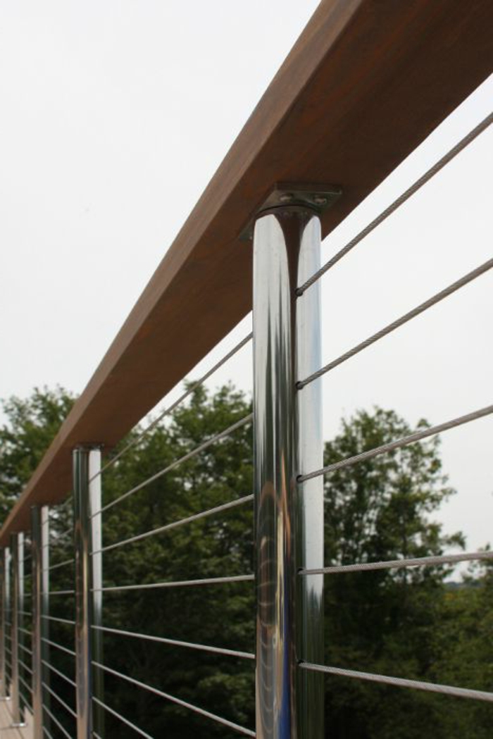 edelstahl-zaun-moderne-gestaltung-für-terrasse