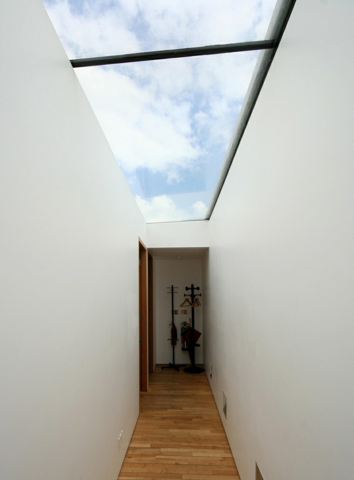 glasswand-terrasse-interessante-weiße-wände