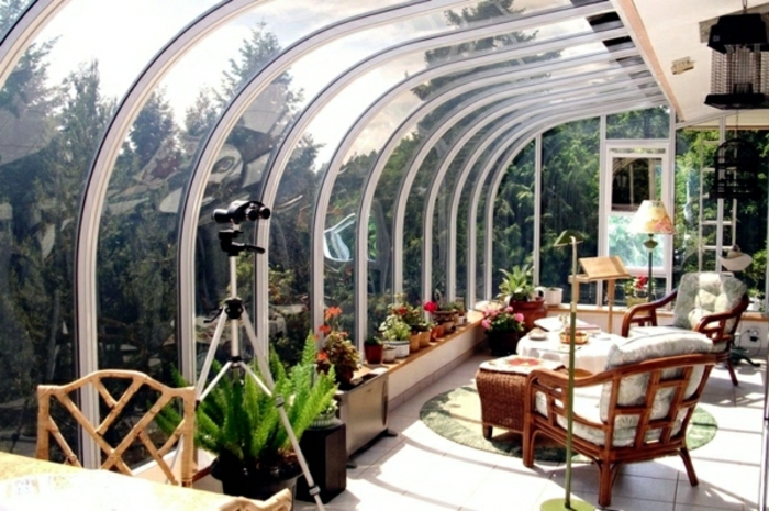 glasswand-terrasse-sehr-kreative-gestaltung-wunderschönes-aussehen