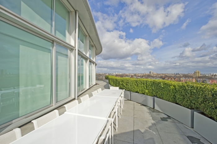 glasswand-terrasse-wunderschöne-außenarchitektur