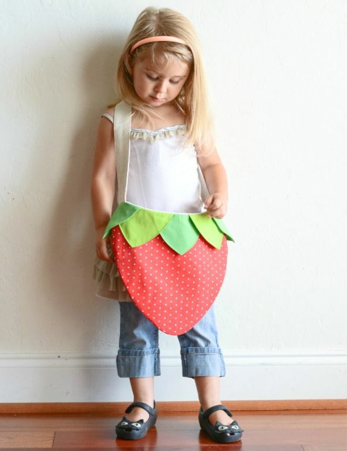 kinderschürze-nähen-erdbeere-modell