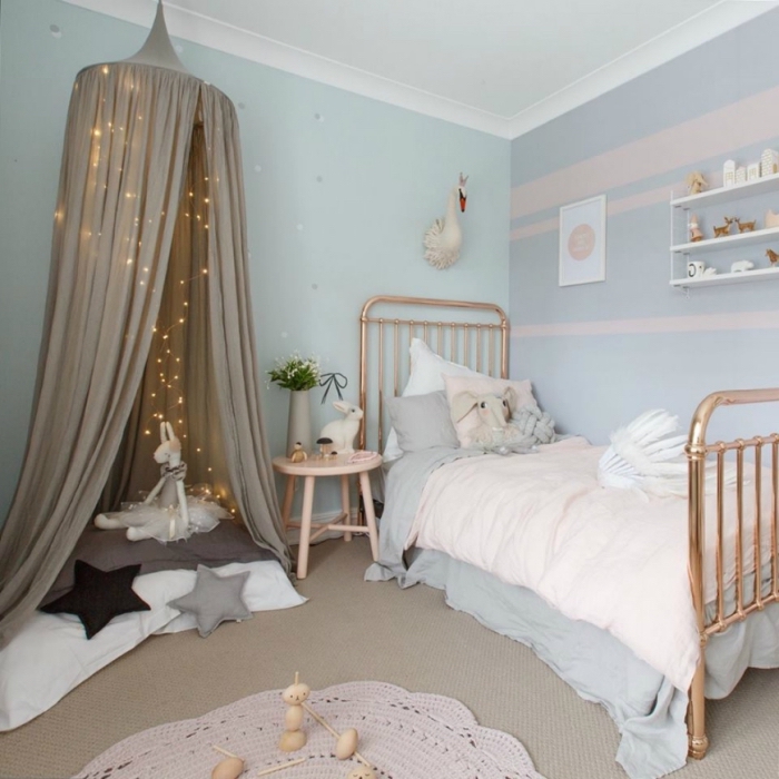 kinderzimmer deko ideen, ädchnzimmer einrichten und dekorieren, bett in rosegold, kleines jugendzimmer