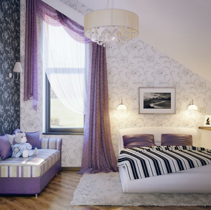 komplettes-Schlafzimmer-weißes-Bett-lila-Gardinen