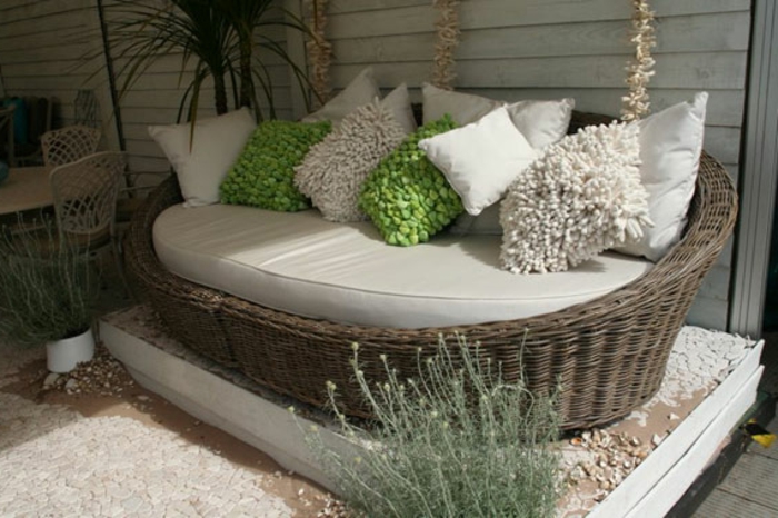 loungemöbel -für-balkon-weich-grün-weiß
