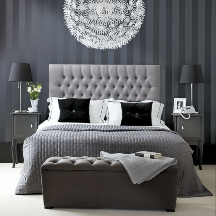 schlafzimmer-in-grau-attraktive-lampe-über-dem-bett