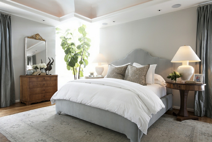 schlafzimmer-in-grau-super-design-mit-einem-bequemen-bett
