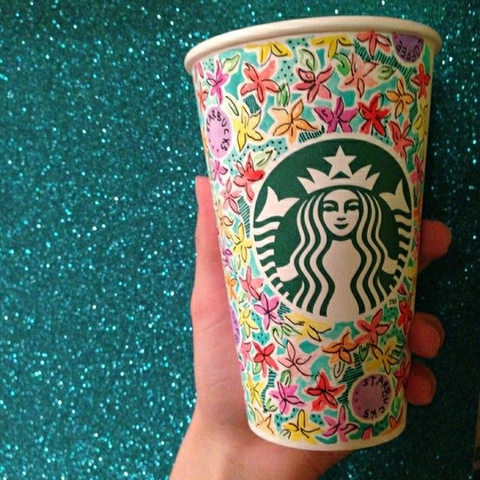 schöner-Kaffeebecher-Blumen-Dekoration-Starbucks