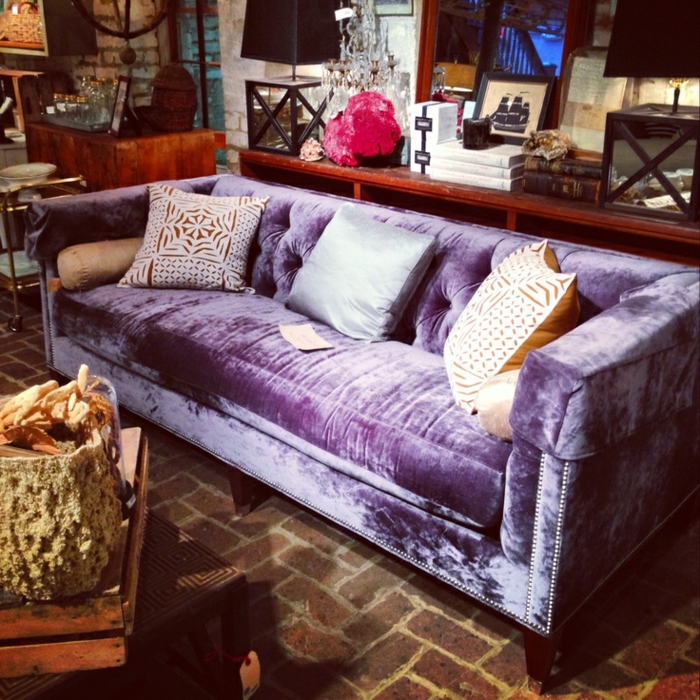 sofa-aus-samt-lila-modell