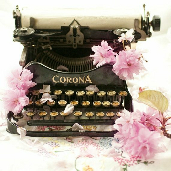 vintage-Schreibmaschine-schwarz-Blüte