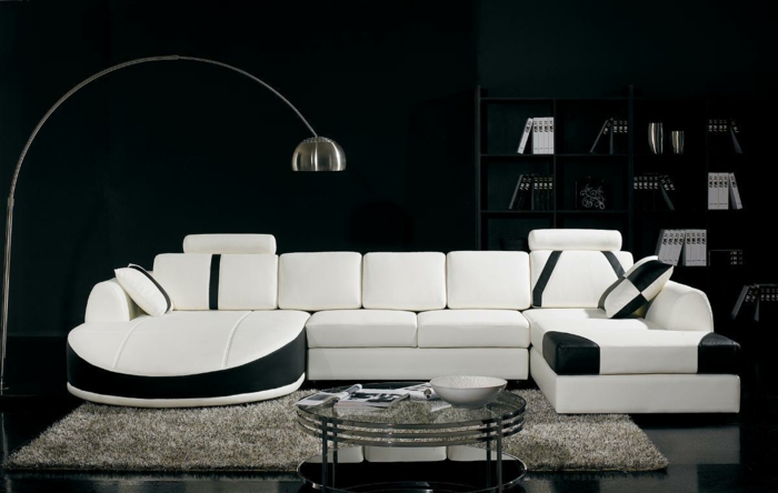 wohnzimmer-in-schwarz-modernes-weißes-sofa