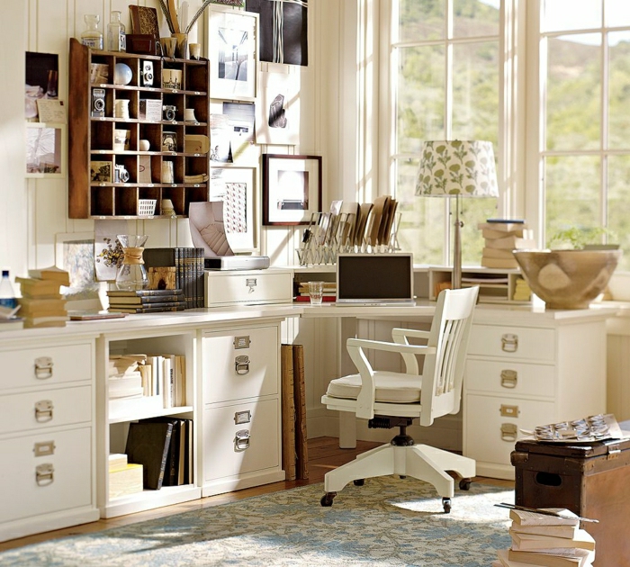 Arbeitszimmer-Büromöbel-weiß-Schreibtisch-Schubladen-Stuhl-vintage-Regale
