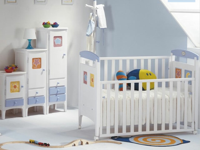 Babyzimmer-Set-bett-drei-schränke