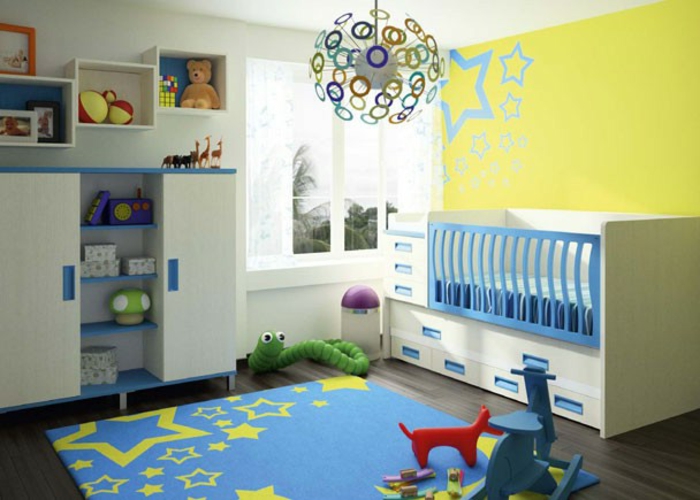 Babyzimmer-Set-kronleuchter-gelbe-wand