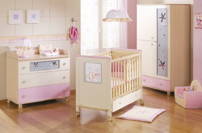 Babyzimmer-Set-rosig-und-cremig