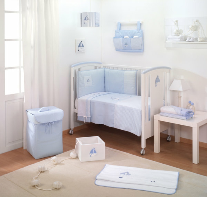 Babyzimmer-Set-weiße-gardinde-blaue-gestaltung