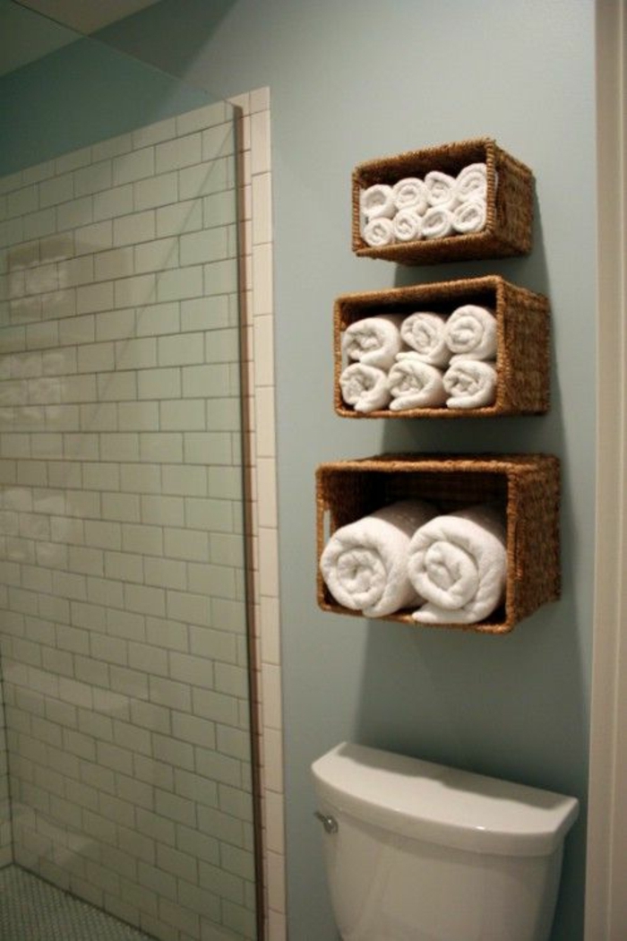 Badezimmer-Ideen-Organisation-Rattankörbe-Tücher