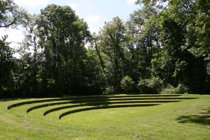Garten-englisch-britisch-Amphitheater-Gras-räumlich
