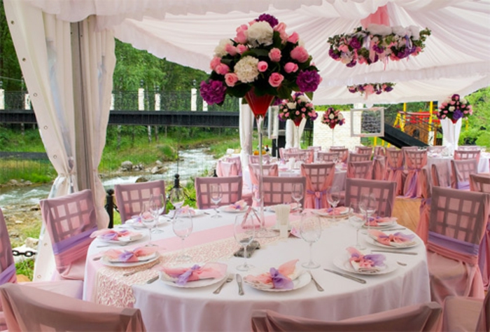 Hochzeit-tischdekoration-rosig-lila-und-weiß