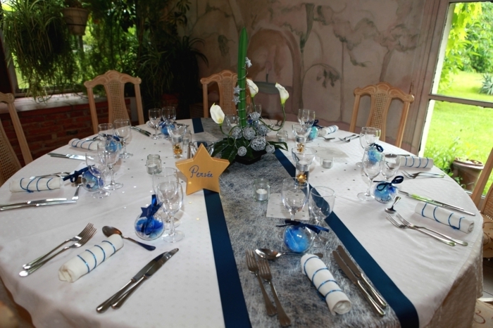 Hochzeit-tischdekoration-serviertücher-dunkel-blau