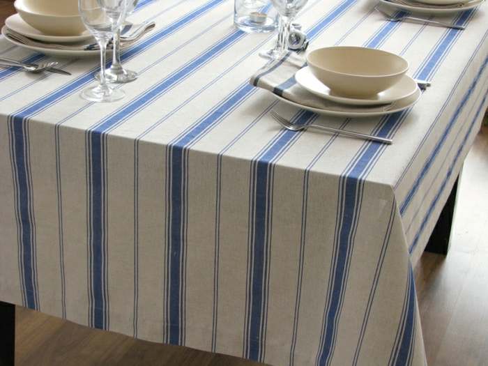 Tischdecke-aus-Leinen-schönes-Design-blaue-Streifen