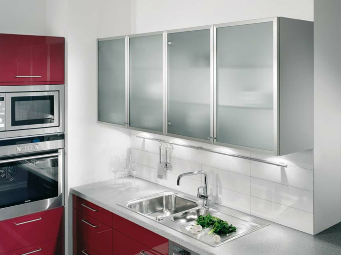 Wandschrank-für-Küche-aluminium-rahmen