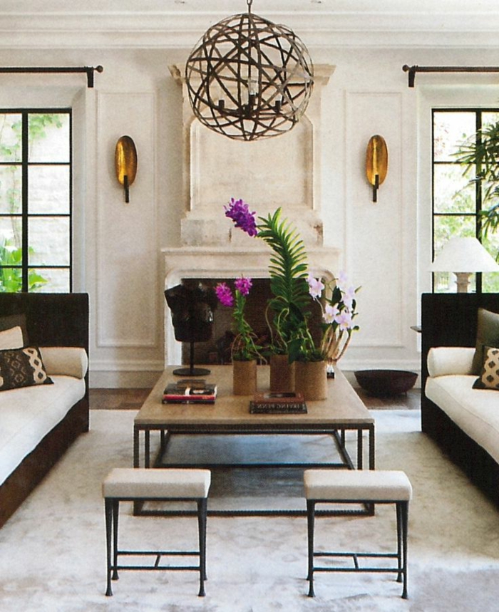 Wohnzimmer-elegante-Gestaltung-couchtisch-mit-Hocker-Kamin