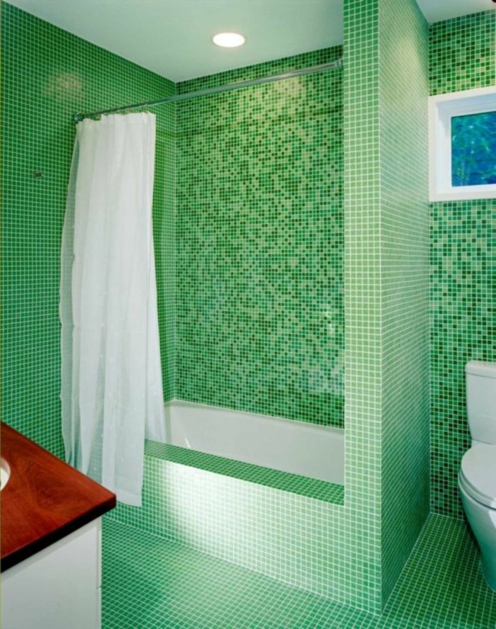 badezimmer-mit-mosaik-frisches-grünes-aussehen