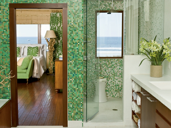 badezimmer-mit-mosaik-grüne-wände