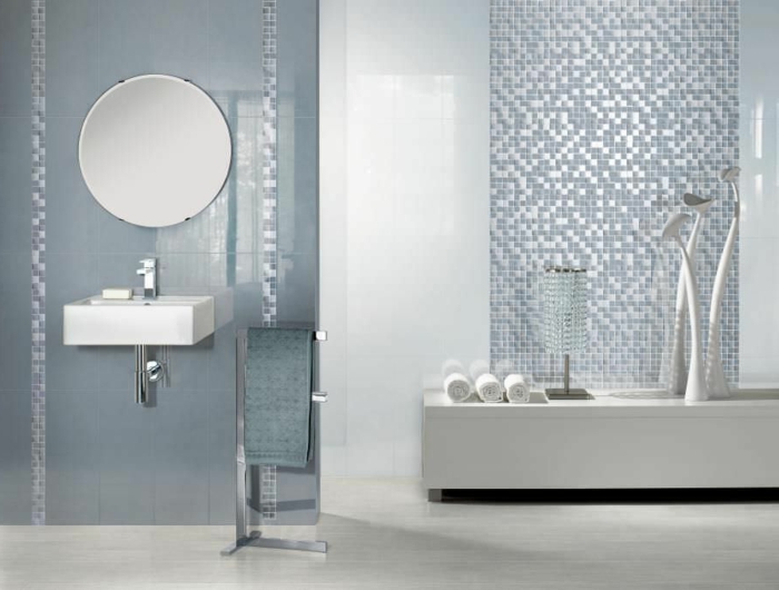 badezimmer-mit-mosaik-runder-spiegel-an-der-wand