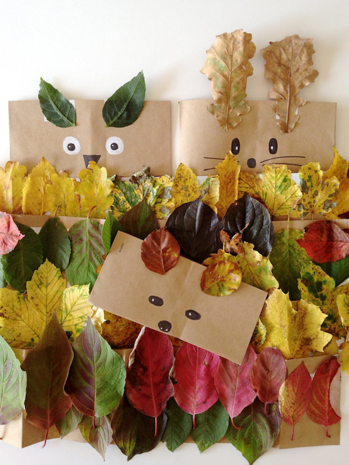 Bunte Herbstblätter mit Kindern sammeln, süße Tiere aus Herbstblättern und Papiertüten basteln 