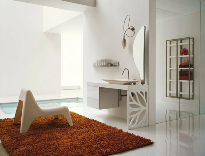 braun-Teppich-Badewanne-mit-Fliesen-weiß-und-ein-Spiegel