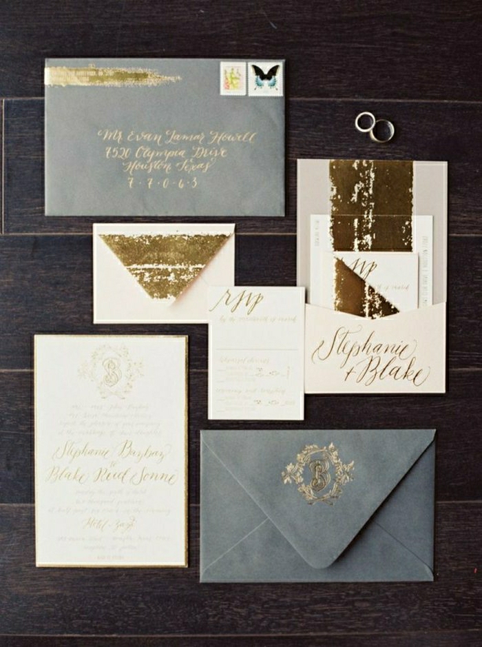 einladungskarten-hochzeit-elegante-graue-Briefumschläge-goldene-Schrift-Glanz-Glitter-Eheringe