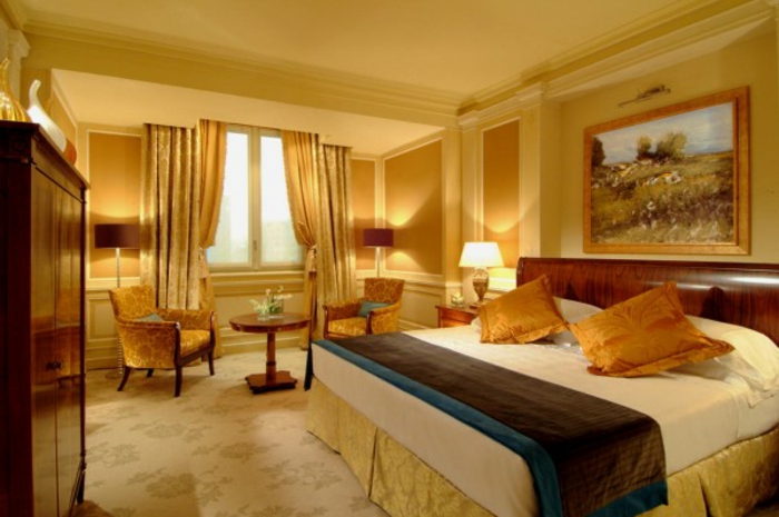 farbe-gold-in-der-einrichtung-luxuriöses-schlafzimmer