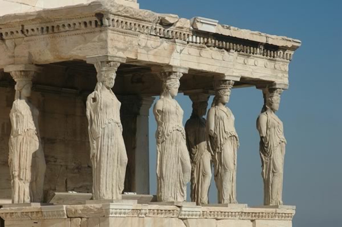 griechische-architektur-sehr-interessante-statuen-säulen