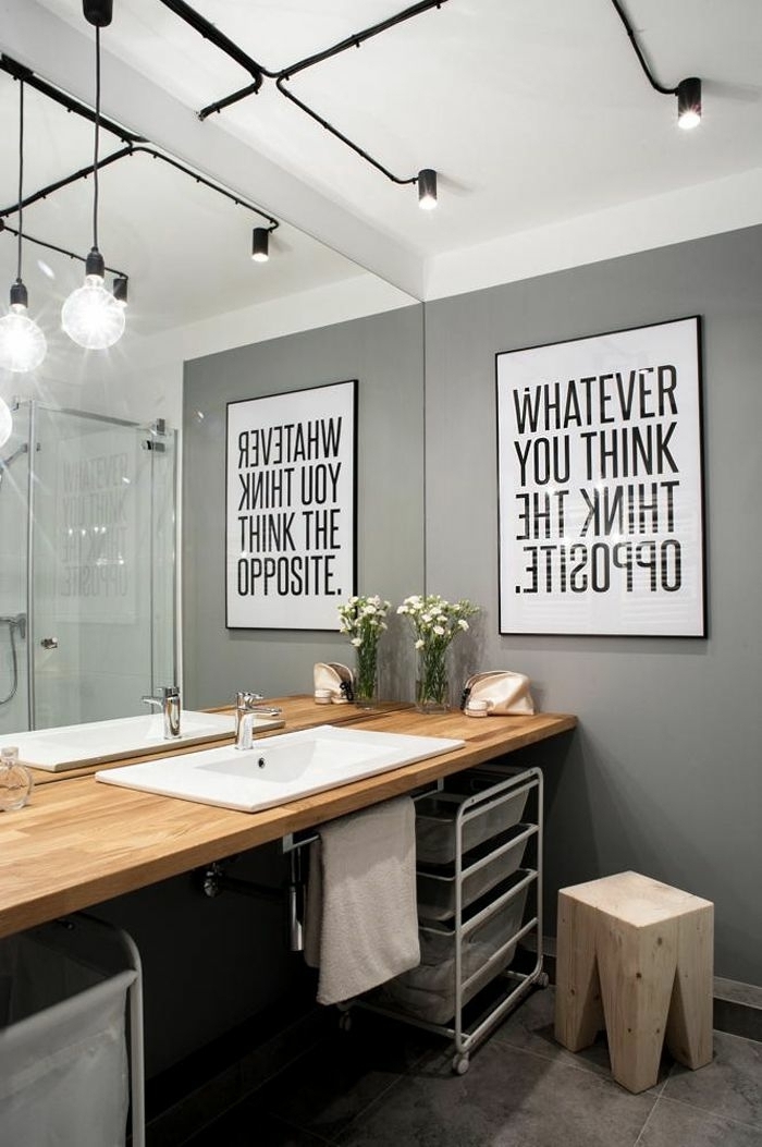 praktische-Badezimmer-Gestaltung-interessanter-Poster