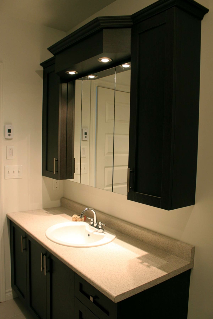 spiegel-beleuchtung-Wandschrank-für-Badezimmer