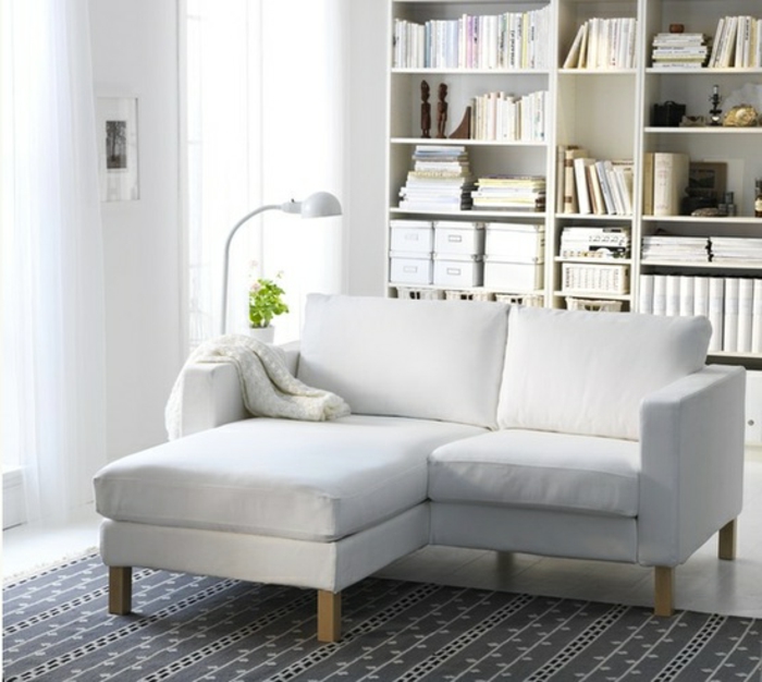 weiße-funktionelle-Couch-schlafsofa-klein-praktisch