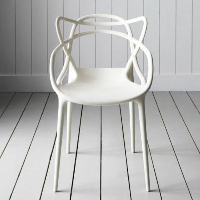 weißer-Stuhl-interessantes-Design