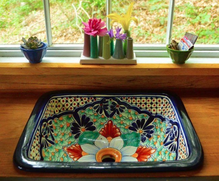 wunderschönes-mexikanisches-keramisches-Waschbecken-Blumen-Badezimmer-Ideen