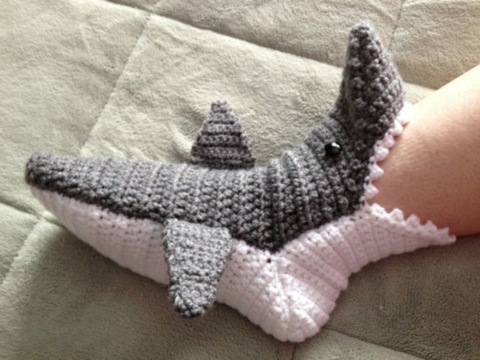 Crochet-Hausschuhe-Haifisch-Muster-originelle-Idee-Socken