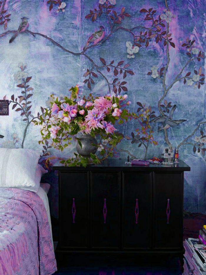 wunderschöne-Tapeten-florale-Motive-lila-Nuancen-Vögel-Dekoration